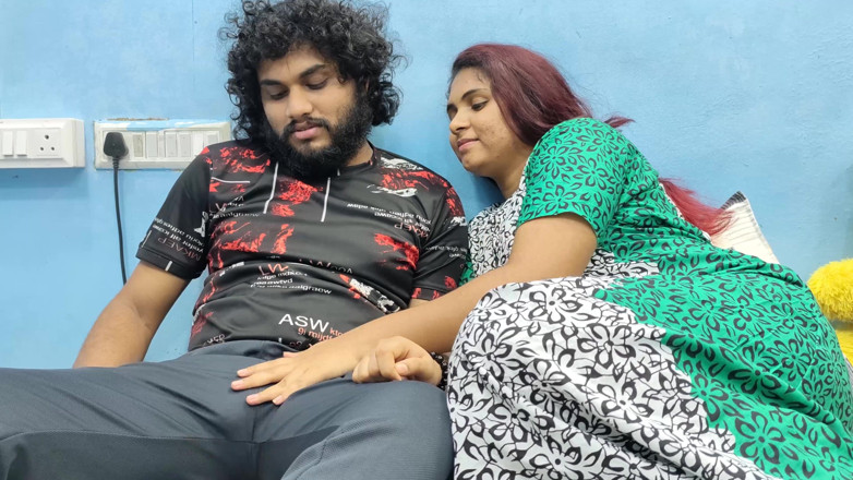 Vaigavarun Feet romance: Hand Job Romance of Indian Mallu Couple