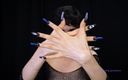 Rebecca Diamante Erotic Femdom: 小さなおっぱいと長い爪の崇拝