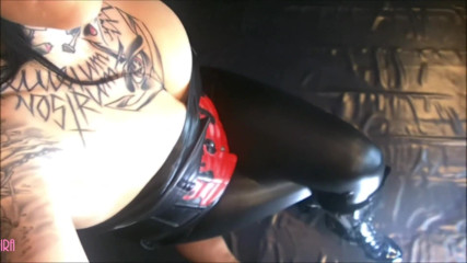 Domina Lady Vampira - SM Studio Femdom Empire: Dominatrice Lady Vampira in laquer e pelle - Un severo bootleg...
