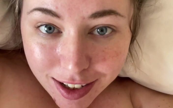 KinkyKatie: Tu te réveilles parfois avec une bite bien dure ? J’aimerais...