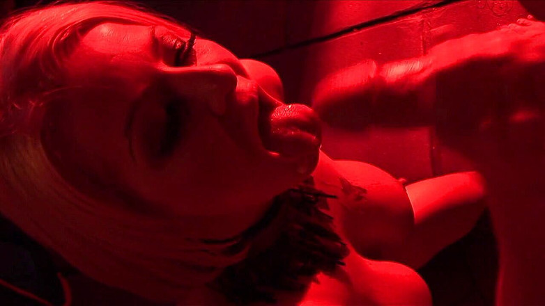 Female Dominators: Zasłonięty ćwiek ograniczony pasami ostro wyruchany