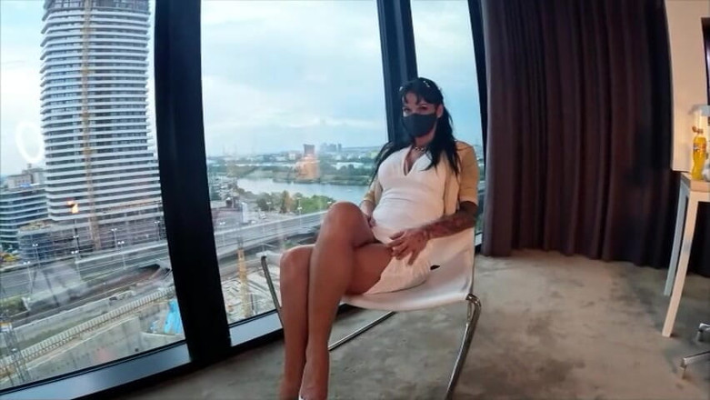 Miss Lilith devil: Exkluzivní hotel. Já v elegantních, těsných bílých šatech ... Ještě, haha.