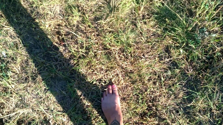 LizAngel: Foot fetish in nature