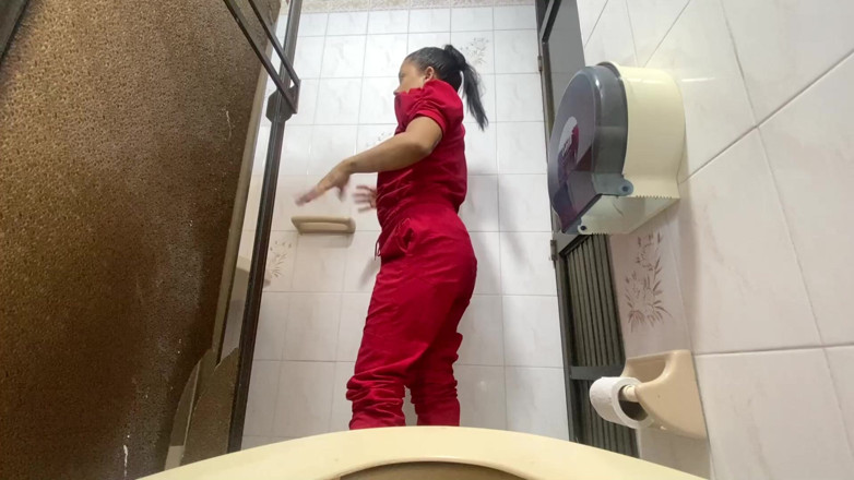 irina69star: Camera Catches Nurse Pissing in Hospital Bathroom(bbw)