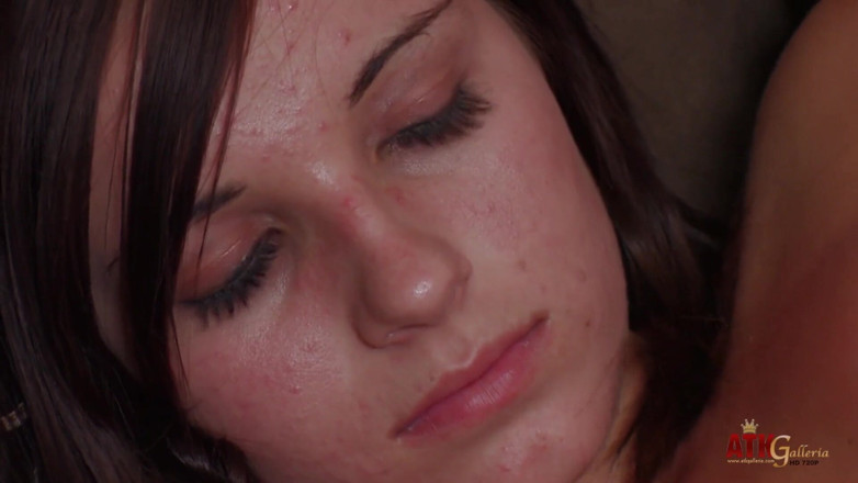 ATK Fans (Solo): Masturbando Madison Spears atinge orgasmo no casting