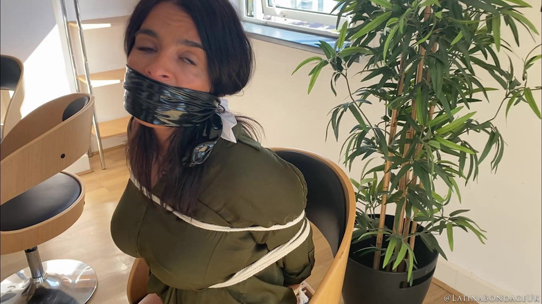 Latina Fetish: 라틴계 여자 : 탐색기가 캡처 있어, 묶여 재갈!