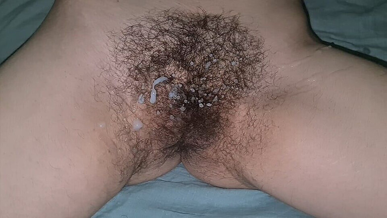 CherryDream: Anh ấy thực sự thích cái lồn đầy lông của tôi