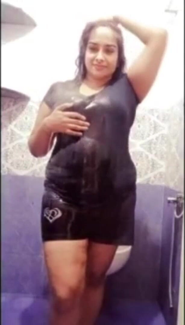 Your Arya: Arya si adik tiri india dengan besar lagi asik di...