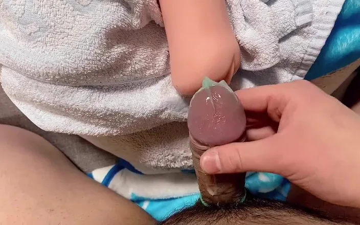 Medical student Hiro: Amateur Student Masturbates with a Flashlight