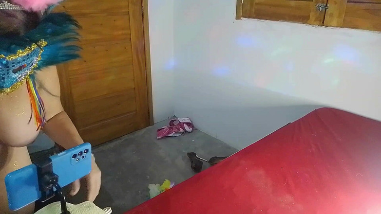 UtopianHumor507: Prsatá krade přítele své dcery