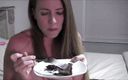 Nikki Nevada: 22. týden těhotenství nikki si užívá lahodný krémový dort pokrytý...