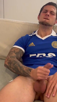 Boygym jucătorul de fotbal ejaculează tare pentru tine (homosexual)