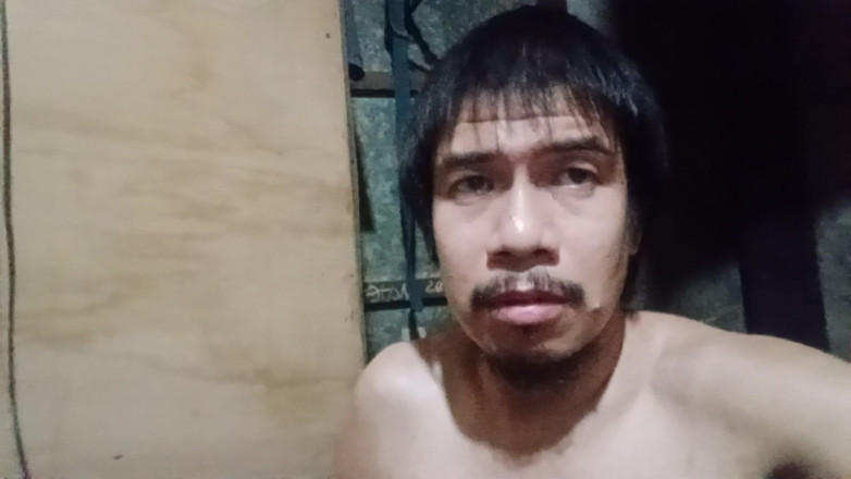Piolo Alberto: 자위하고 앉기