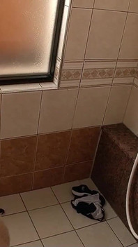 Thresssome šukání se dvěma vysokoškolskými asijskými hubenými teenagerkami a chlupatými kundičkami