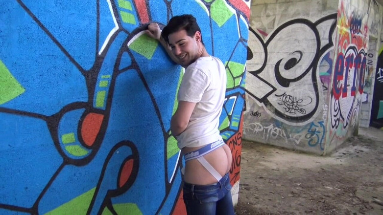 FRENCH HOLES CREAMPIED: Brandon dipancut dalam di luar rumah oleh ayah tuan