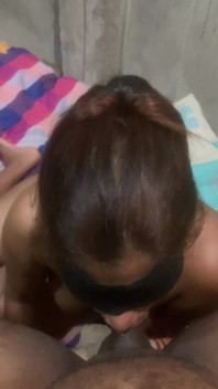 Caseiro hotwife profundo gaggin e hairpulling boquete e lambida bolas