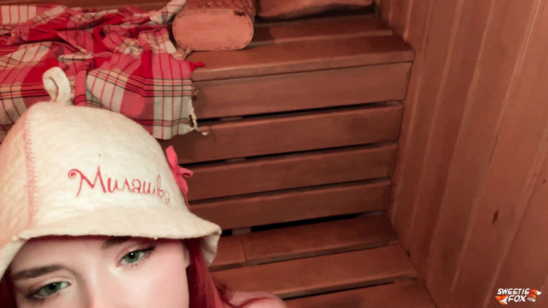 Sweetie Fox: Stiefschwester lutscht lustvoll meinen schwanz und fickt hart im badehaus