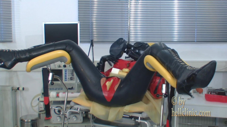 Rubber & Clinic Studio - 1ATOYS: Versauter sex in gasmasken