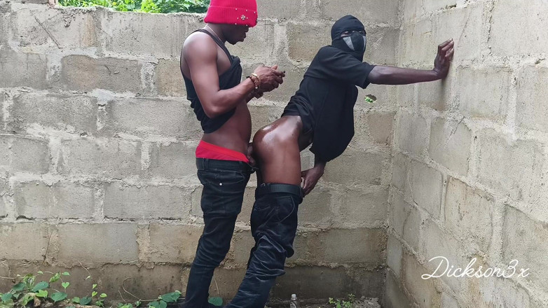 Dickass3x: Bend Ebony Creamy Bussy v nedokončené budově