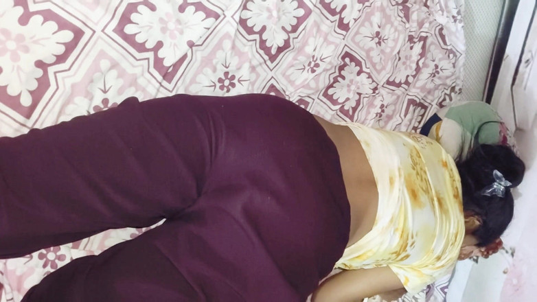 Nisha bhabhi ki chudai: Indiana quente jovem mãe indiana fode com irmão do namorado