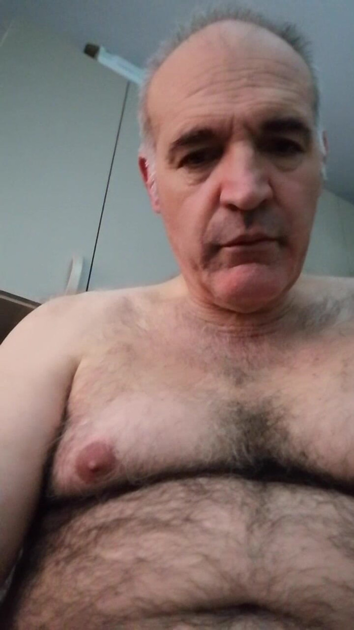 Setesesso7: Jatos de lava brilhante irrompem do meu pênis duro e...