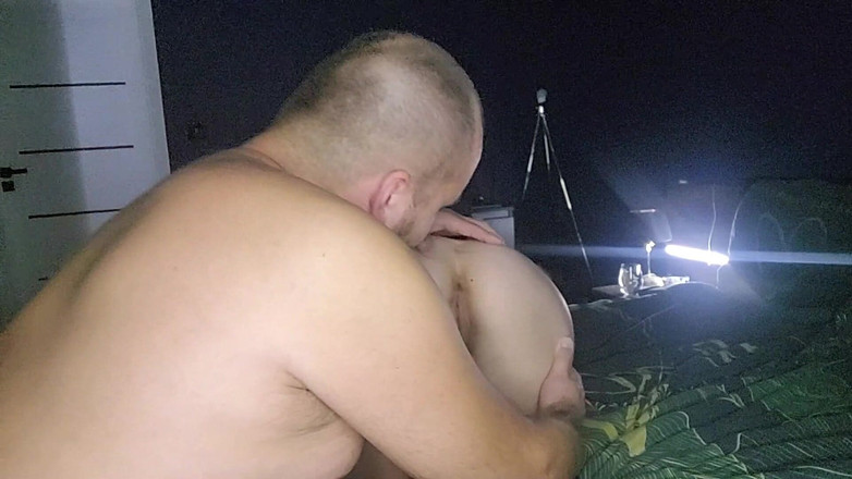 CoupleKissAndPlay: Menjilat lubang, alat penggetar, seks, pancutan mani