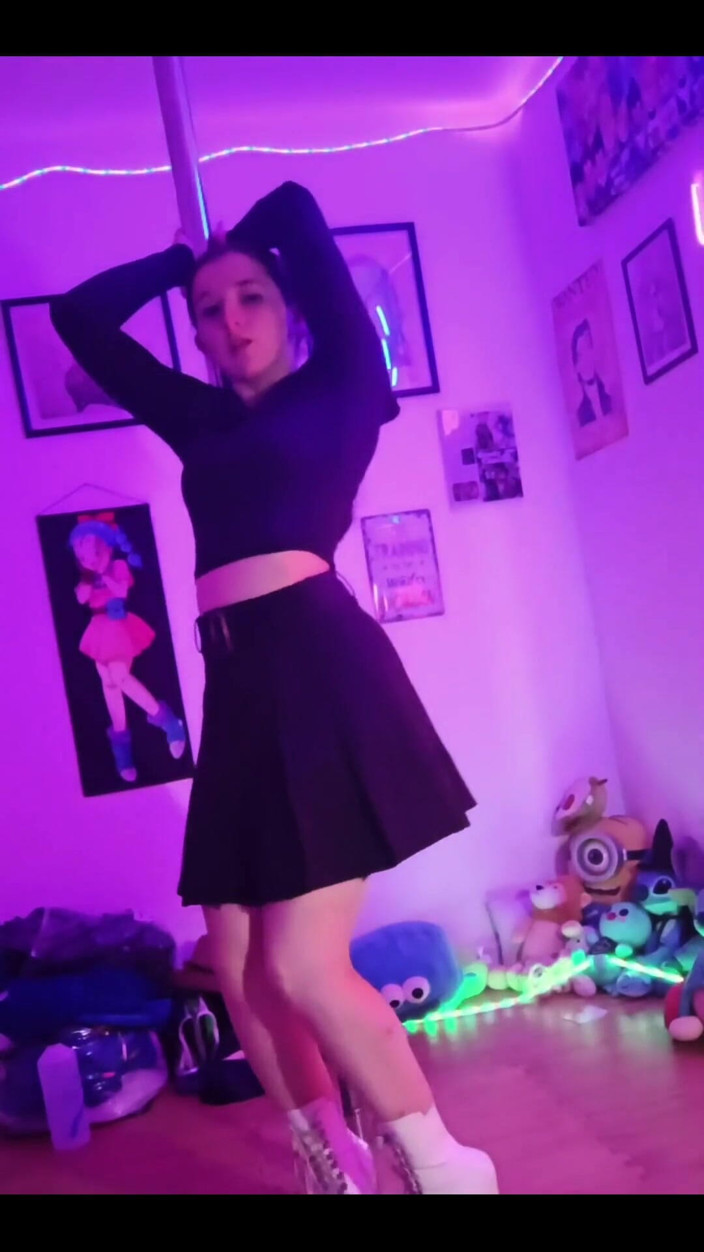Candy Camille: Ponownie wrzuciłem kilka starych filmów, których wielu z was nigdy...