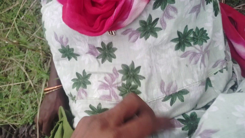 Sania: Khet Mein Lekar Apna Wife Ko Din Mein Open Sex...
