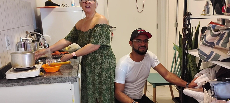 Tiffany Montavani: 87-jährige oma in ihrer küche und ihr perverser enkel guckt...