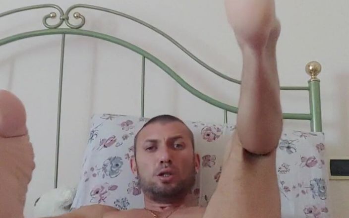 Boy jerking off: 今朝、私はとてもムラムラして目が覚めました!