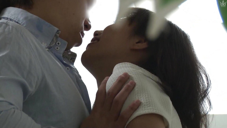 MBM3988: M634g03 a Neighbor Who Came in When He Saw an...