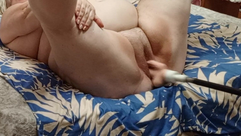 Zona901: Ibu tiri muasin memeknya pakai mesin seks sampai orgasme