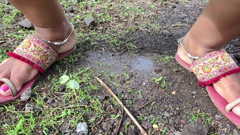 Kavita _zawazawi: Kavita, bhabhi desi indienne marathi (Vahini), baise en plein air dans...