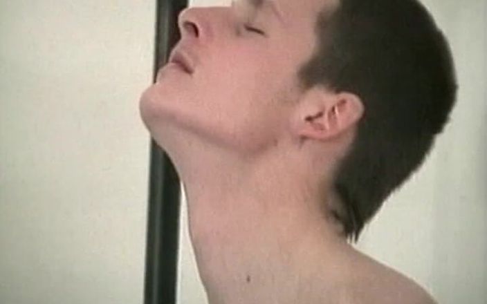 Gay 90's Vintage Porn: 运动中的性感男人 #6