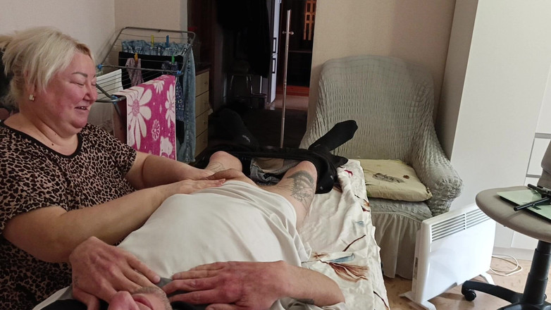 Zona901: Sąsiad ssie i szarpie mojego penisa na stole do masażu...