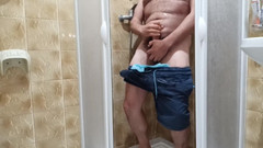 Kinky Guy: Čůrání a sperma ve sprše