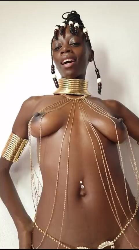 Missblackreey: Ultra seksi Afrikalı tanrıça dansı