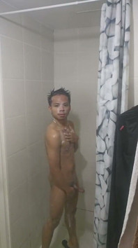 Pinoy Twink Wird Hart Unter Der Dusche