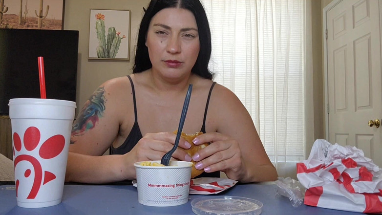 Julia Ryan: Fast-food-mă face atât de gassy