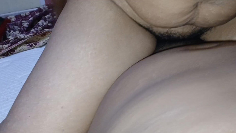 Apple Porn: Abang tiri menyentuh tetek besar saya dan saya menggesel batang...