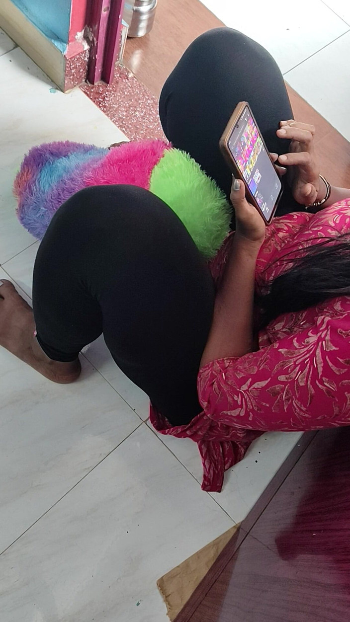 Tamil lesbian: 핫한 대화와 드레스 입고