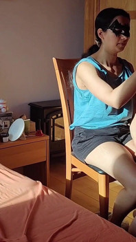 Esposa da nalgadas a una stripper