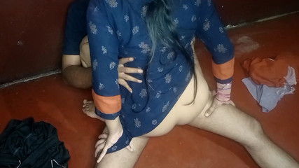 Queenrima: Vesnická bhabhi hardcore šuká s Devarem v desi zezadu