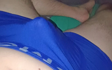 Pee_Boy25: 穿着蓝色拳击手的微胖男孩高潮