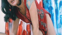 Bolly Karma: Mi nueva madrastra me hace feliz