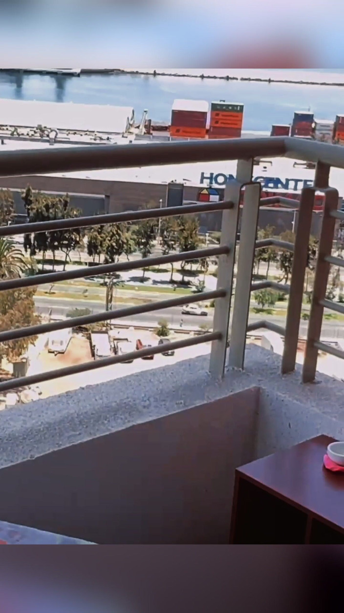 Kate jenn: 邻居 tulon 打断了我的娇小，等着看结局