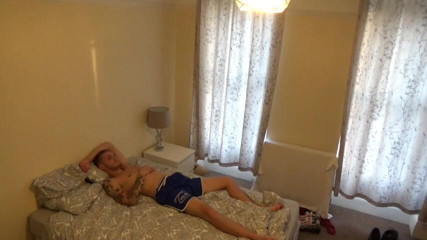 Gaybareback: Webcam Shamel scopata senza preservativo da un etero e scopa...