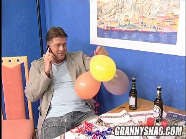 Granny Shag: Da vecchie cameriere si può iniziare senza giochi di introduzione!