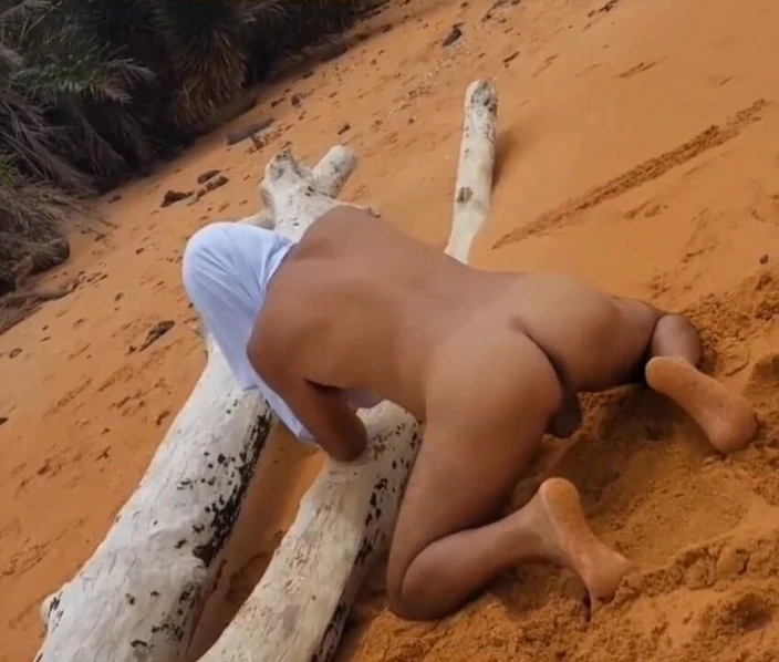 Ladysilvas: Ladysilva sulla spiaggia nuda Che culo caldo