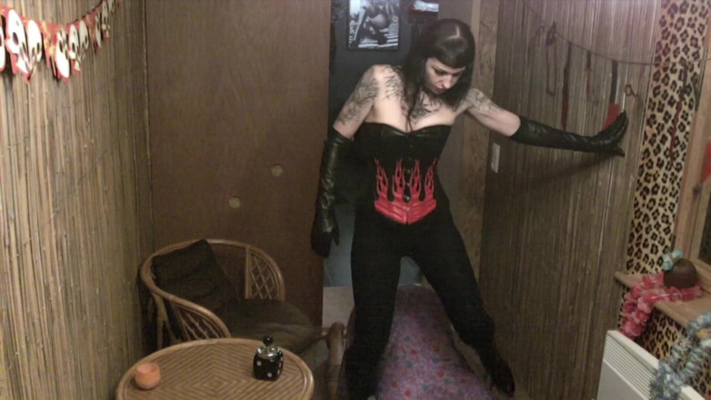 Domina Lady Vampira - SM Studio Femdom Empire: Observerad och straffad av älskarinnan med Leatherglovesna